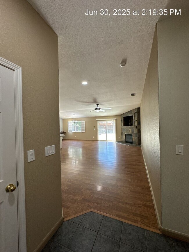 Building Photo - 3969