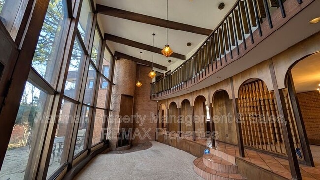 Building Photo - 15 Upland Rd