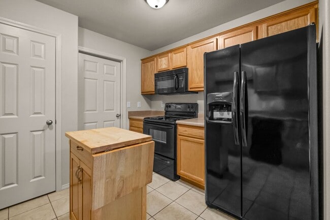 Building Photo - Great 3 Beds + 2 Baths Home with Solar Panels! Large Covered Patio!