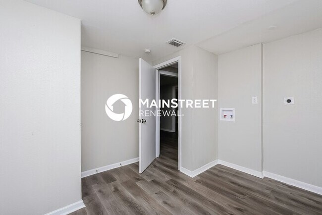 Building Photo - 3 Bedroom Pet-Friendly Home in New Port Richey, FL with Main Street Renewal