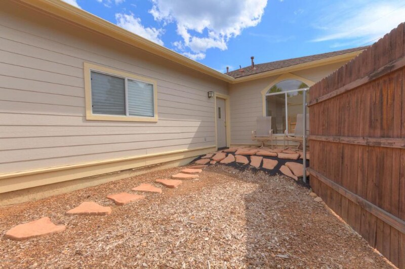 Building Photo - 1315 E Hatcher Dr