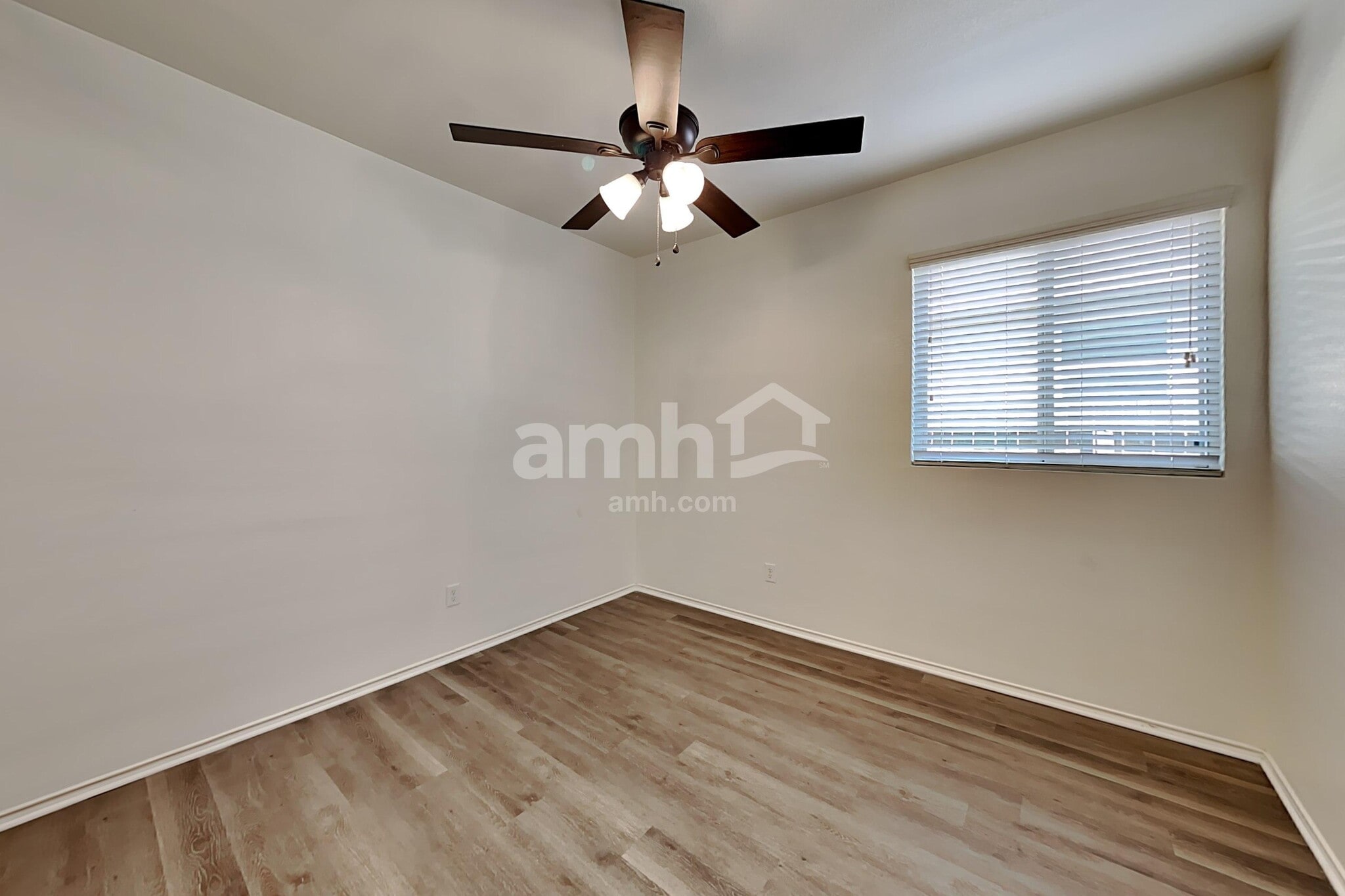 Building Photo - 10016 Sterling Pl Dr