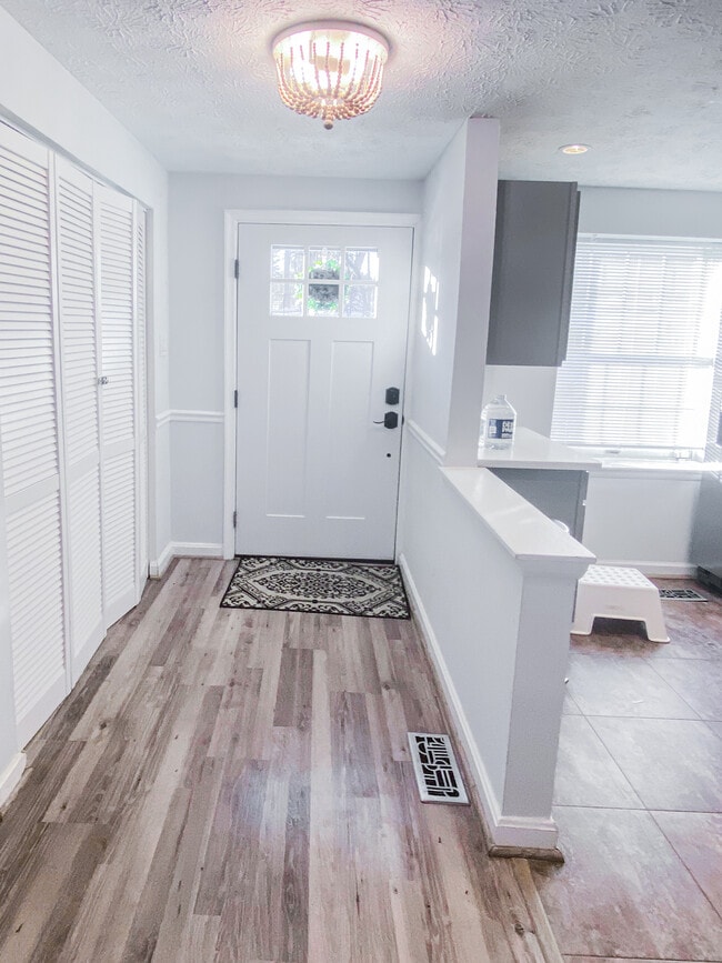 Building Photo - 13957 Palmer House Way