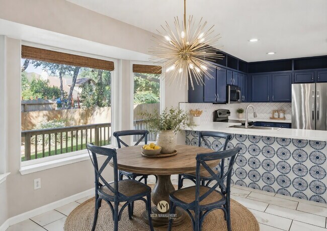 Building Photo - 13811 Stone Hollow