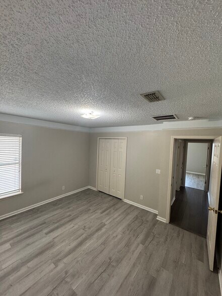 Building Photo - 12033 Walkers Glen Ln N