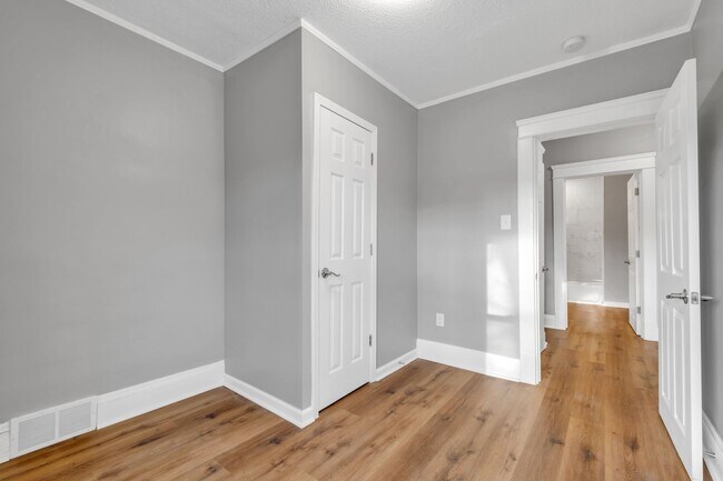 Building Photo - Fully renovated house located on Cleveland...