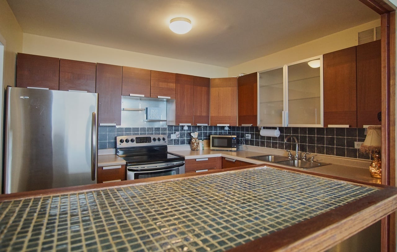 Building Photo - 6301 N Sheridan Rd