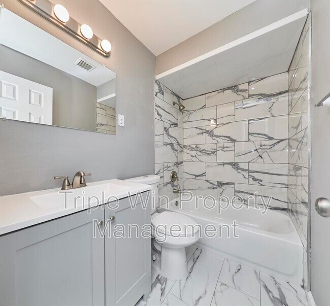 Building Photo - 2770 Dove Dr