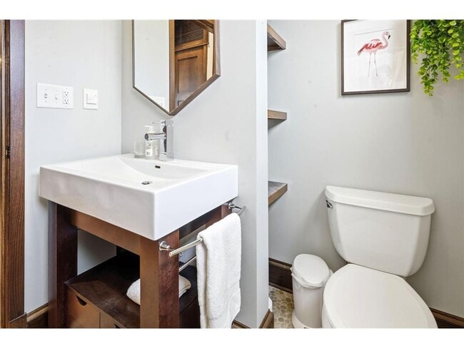 Building Photo - 241 Russell Ave S