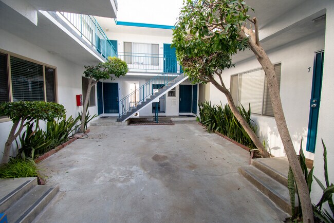 Building Photo - 28 Sunset Ave