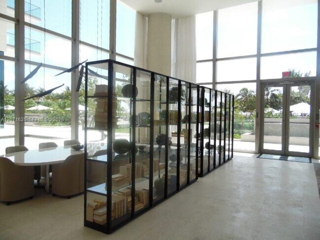 Building Photo - 10201 Collins Ave