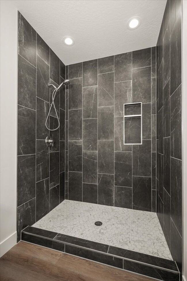 Building Photo - $3,800 - 4 Bed / 3 Bath Stunning Brand New...