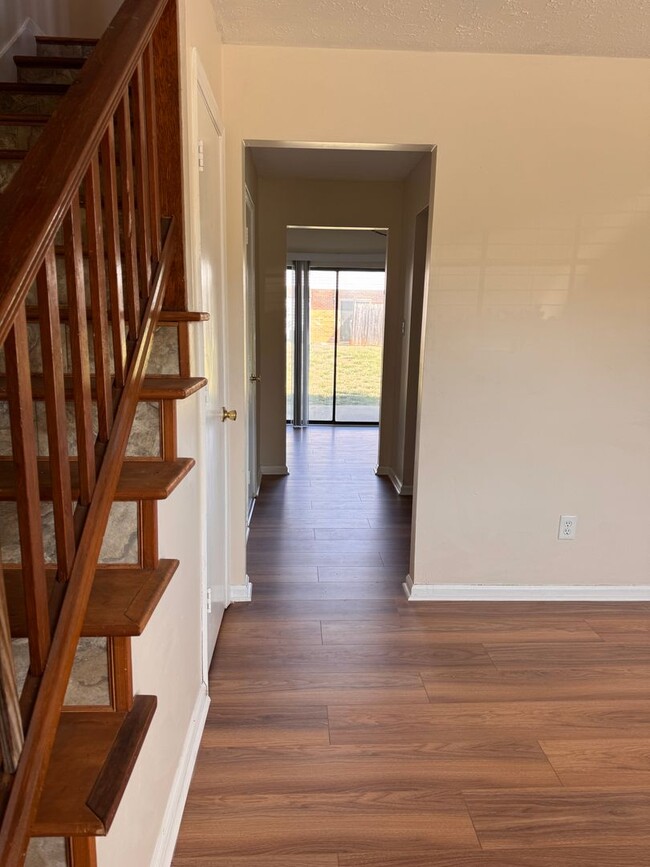Building Photo - 3 Bedroom || 2.5 Bathroom Townhouse
