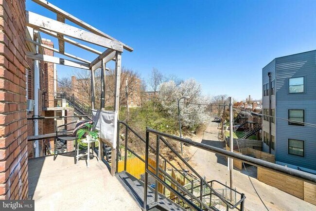 Back Balcony Space - 909 19th St NE