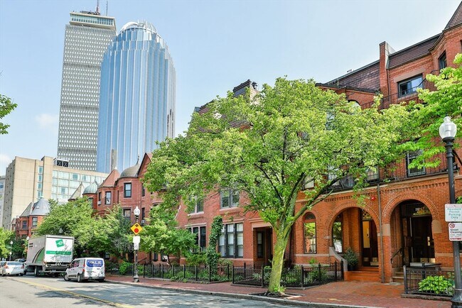 Building Photo - 237 W Newton St