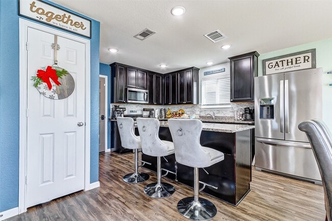 Building Photo - 24059 Hay Needle Ln