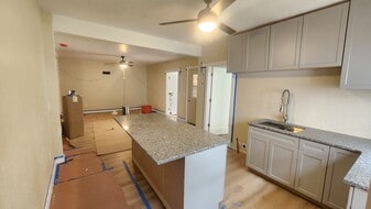Building Photo - 1303 Avon St