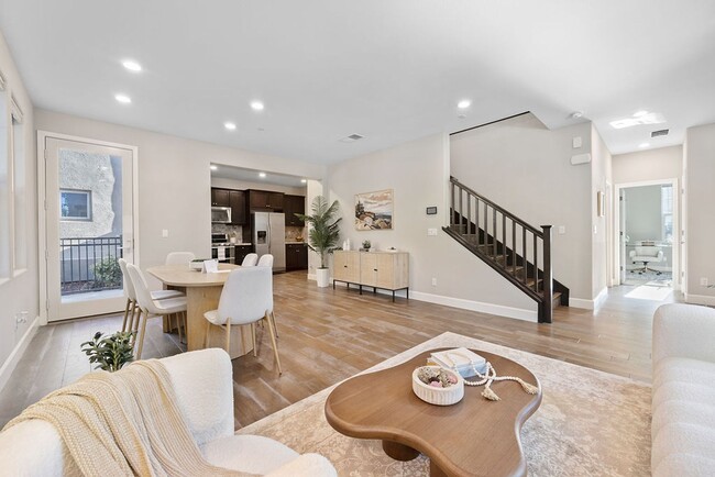 Building Photo - 5Bed/3Ba Home in Quiet Hayward Community w...