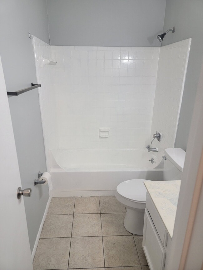 Building Photo - Fantastic location! This end unit offers the perfect blend of convenience and accessibility.