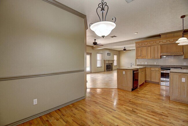 Building Photo - 7642 Dallas St