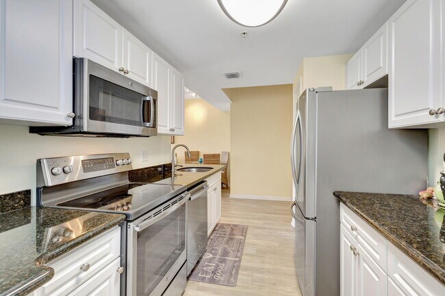 Building Photo - 2060 Greenview Shores Blvd