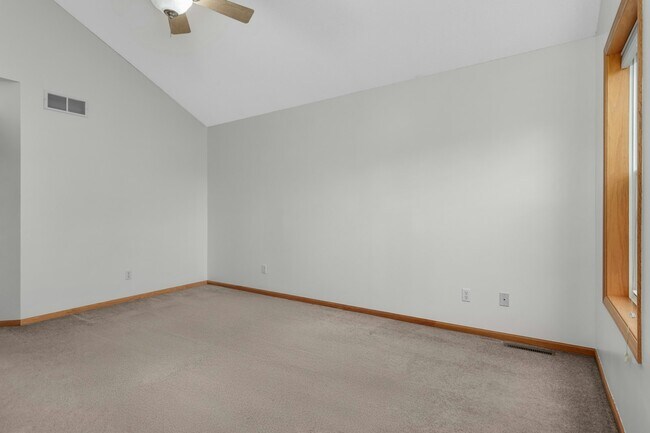 Building Photo - A9771 Gable Dr