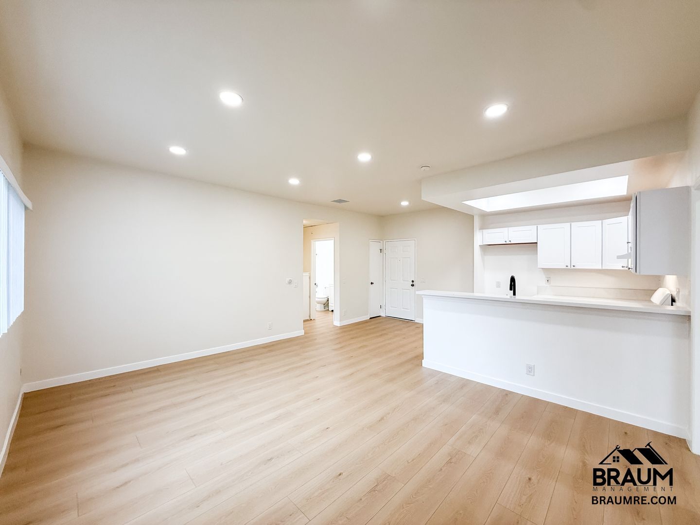 Building Photo - 11459 Collins St