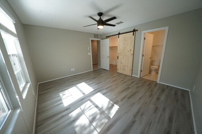 Building Photo - Showings Available Now