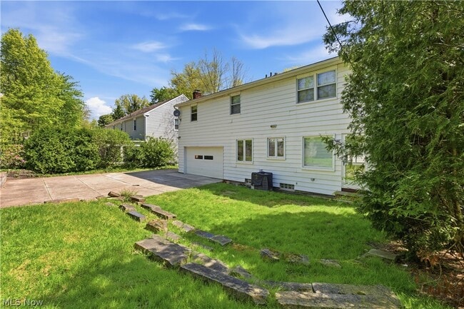 Building Photo - 2056 Laurel Hill Dr
