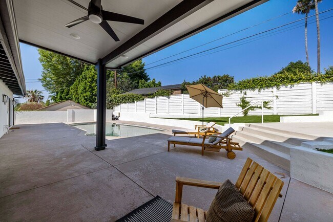 Building Photo - Stunning Mid-Century Modern Pool Home in Walnut Cove – Fully Furnished 4 bedrooms & 3 bathrooms!