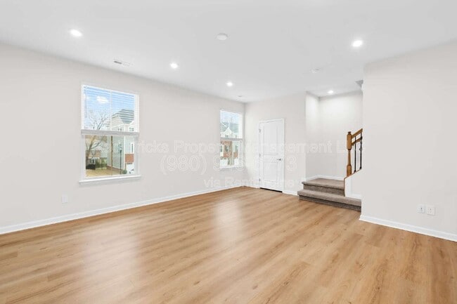 Building Photo - 2620 Grantham Place Dr