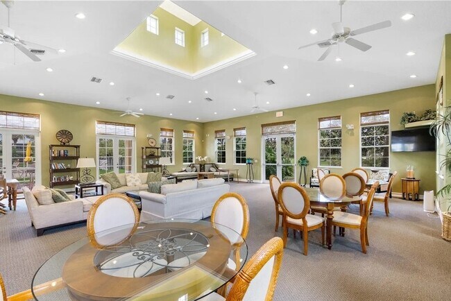 Building Photo - 2025 Bridgepointe Cir