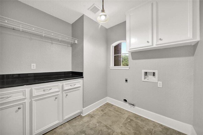 Building Photo - 3412 Glastonbury Dr