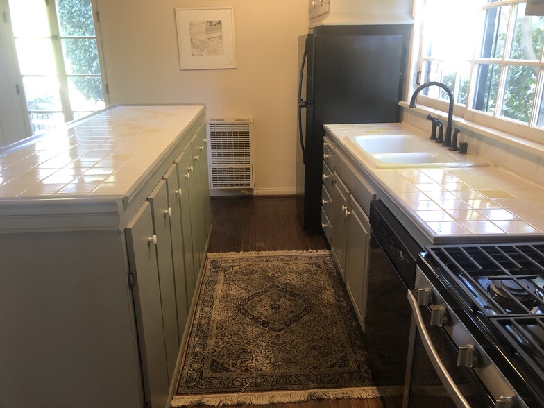 Kitchen - 3018 Motor Ave