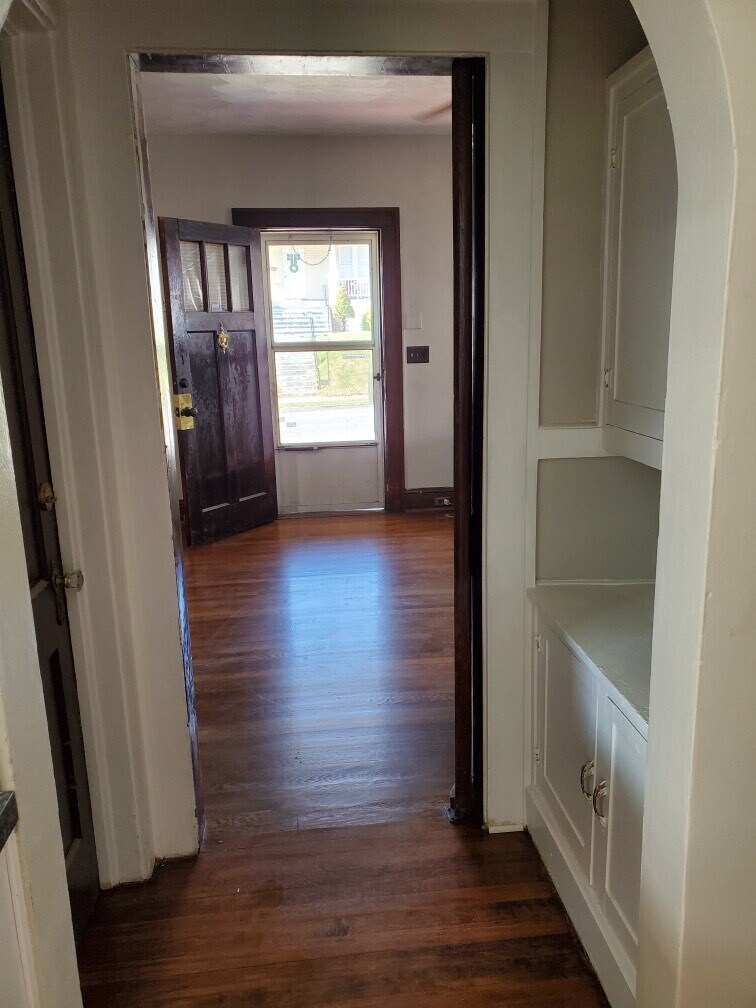 Butler pantry - 1722 Chapman Ave SW