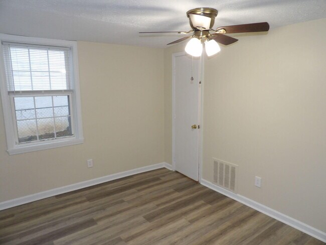 Building Photo - 307 Henry St