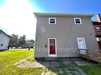 Building Photo - 605 6th St