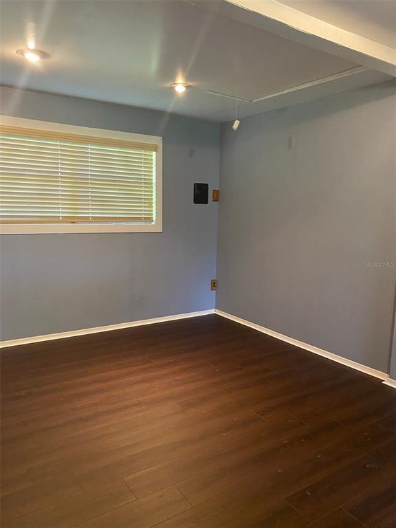 Building Photo - 303 Silver Pine Dr
