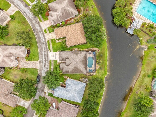 Building Photo - 1343 Shoreline Cir