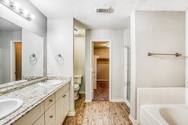 Building Photo - 518 Foxglove Dr