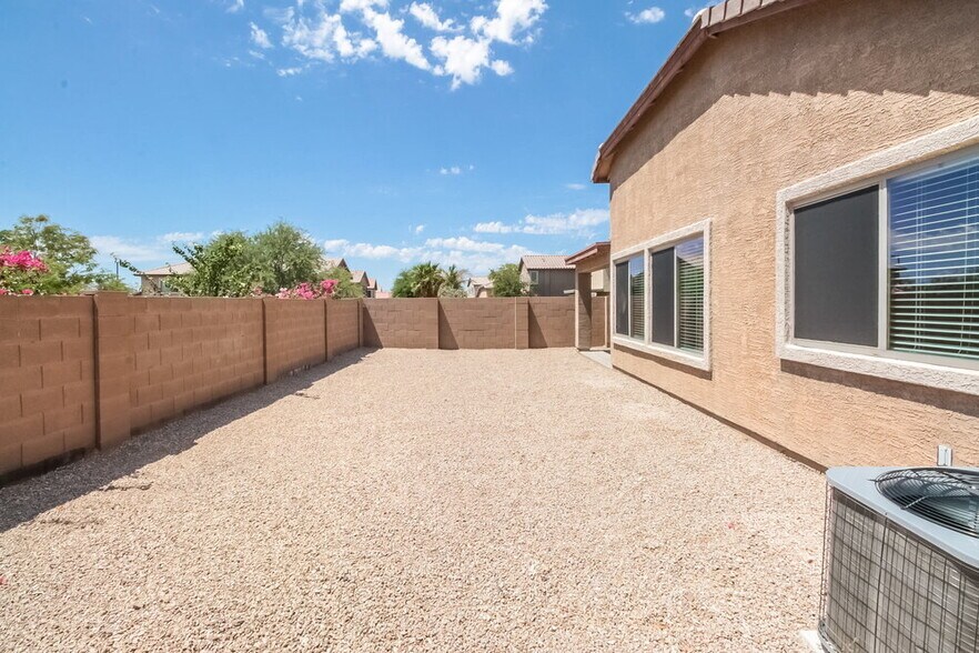 Building Photo - 25549 W Winslow Ave