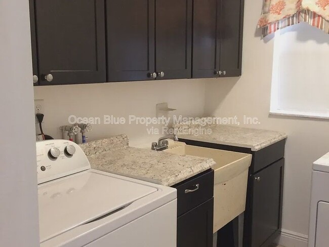 Building Photo - 5247 76th St N