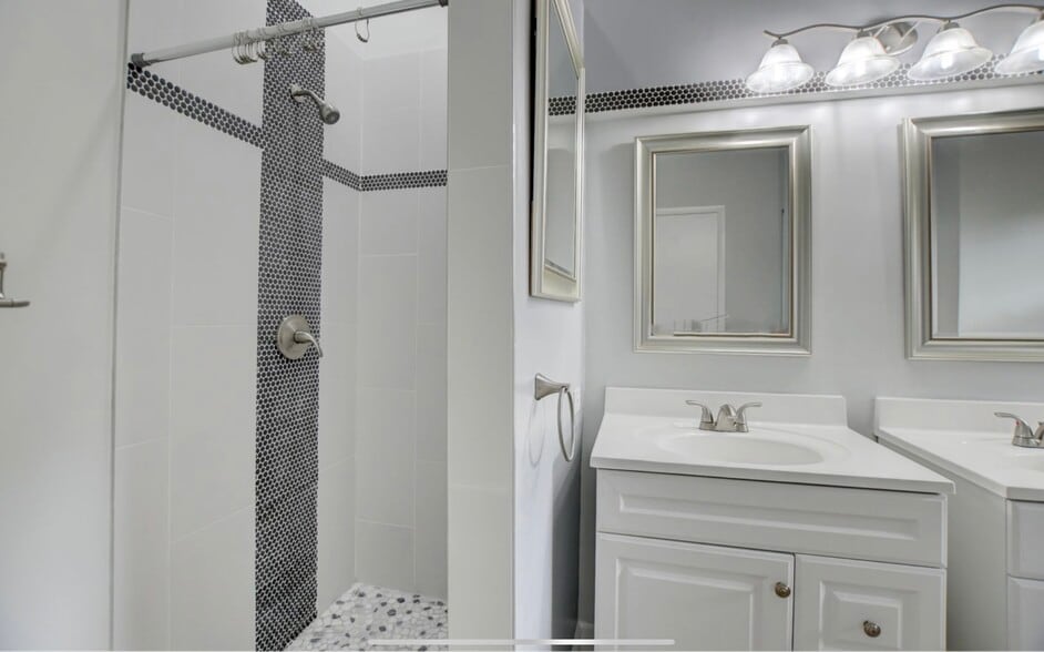 Building Photo - 5286 Sapphire Vly