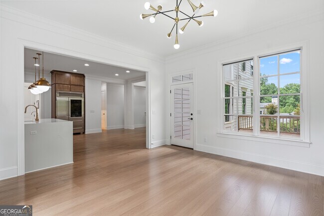 Building Photo - 2045 Kent Ct