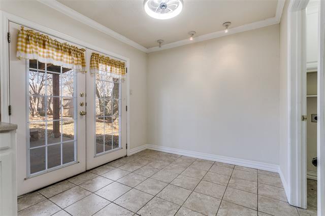 Building Photo - 719 Koen Ln