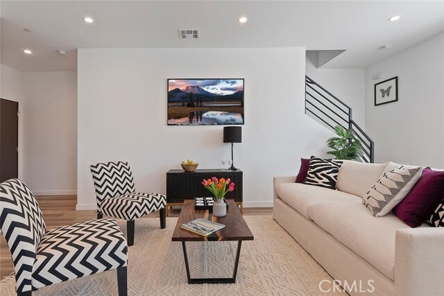 Building Photo - 13538 Vanowen St