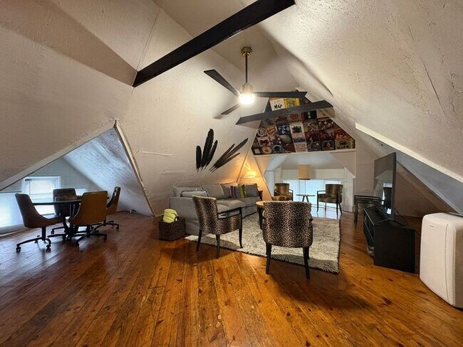 Building Photo - $5,400 | 7 Bedroom, 5 Bathroom Single Family Home | No Pets* | Available for August 1st, 2027 Mov...