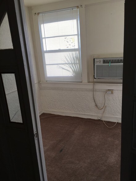 Bedroom - 669 Avenue B NW