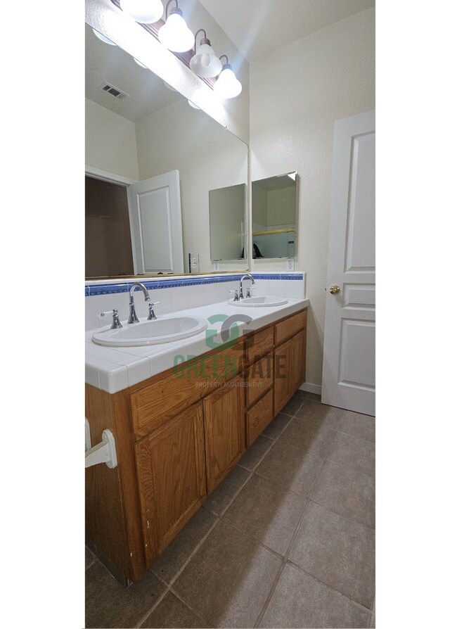 Building Photo - MOVE-IN SPECIAL 1/2 off 1st Months Rent!!! Spacious 4 Bedroom in Manteca!!! Ready