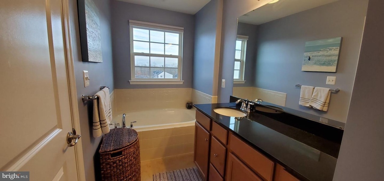 Deluxe Master Bathroom - 3107 Alliance Ct